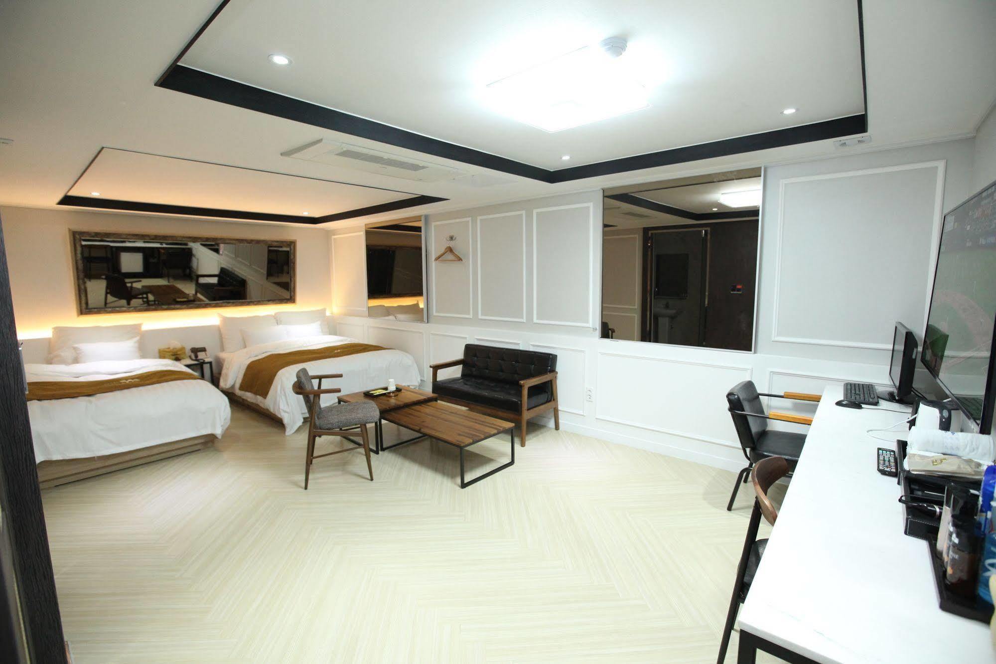 Hotel 500Th Mokpo Bagian luar foto