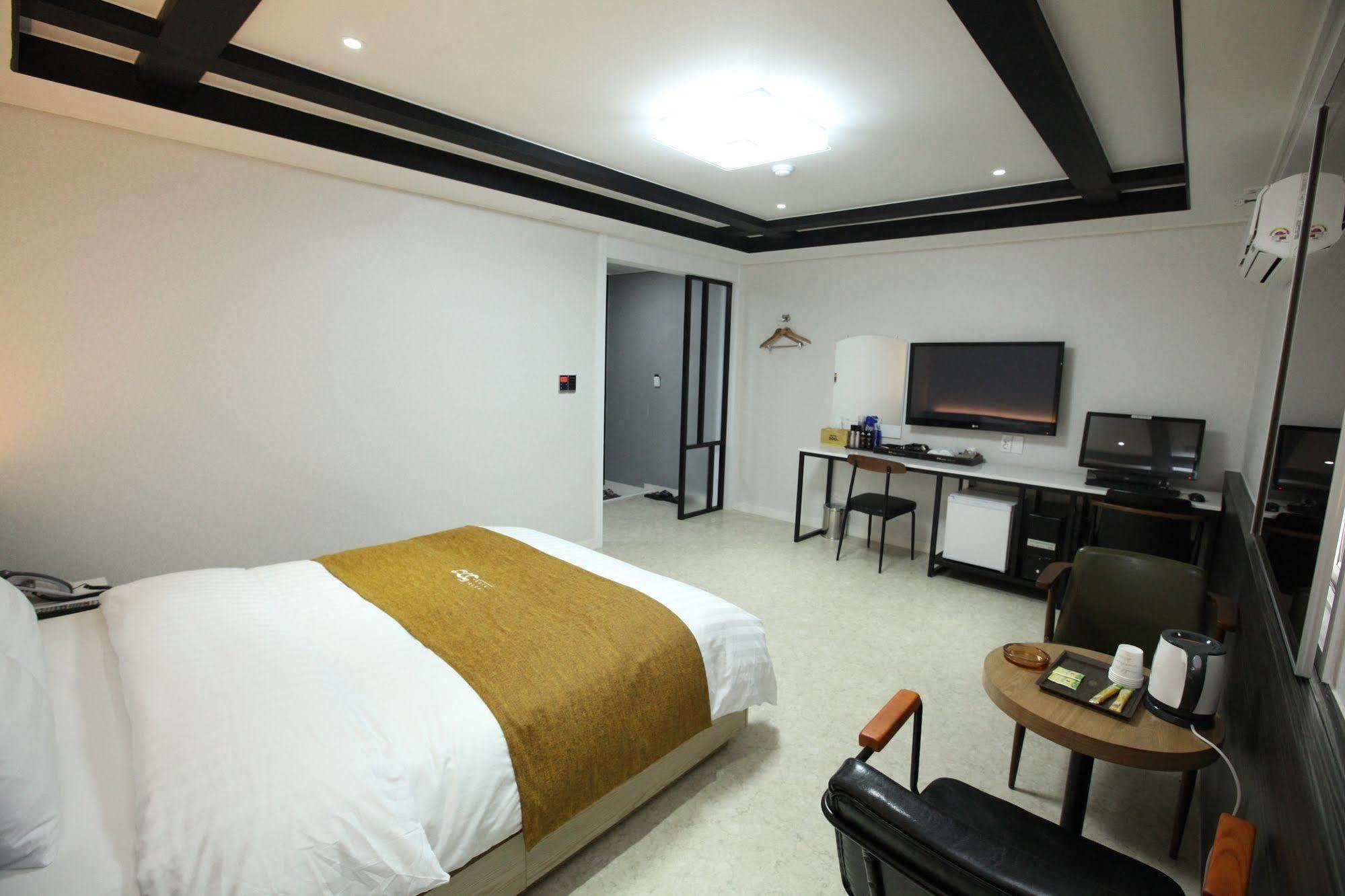 Hotel 500Th Mokpo Bagian luar foto